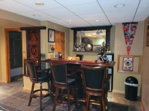 Large Home in Chicago - Beats 2 Hotel Rooms!
